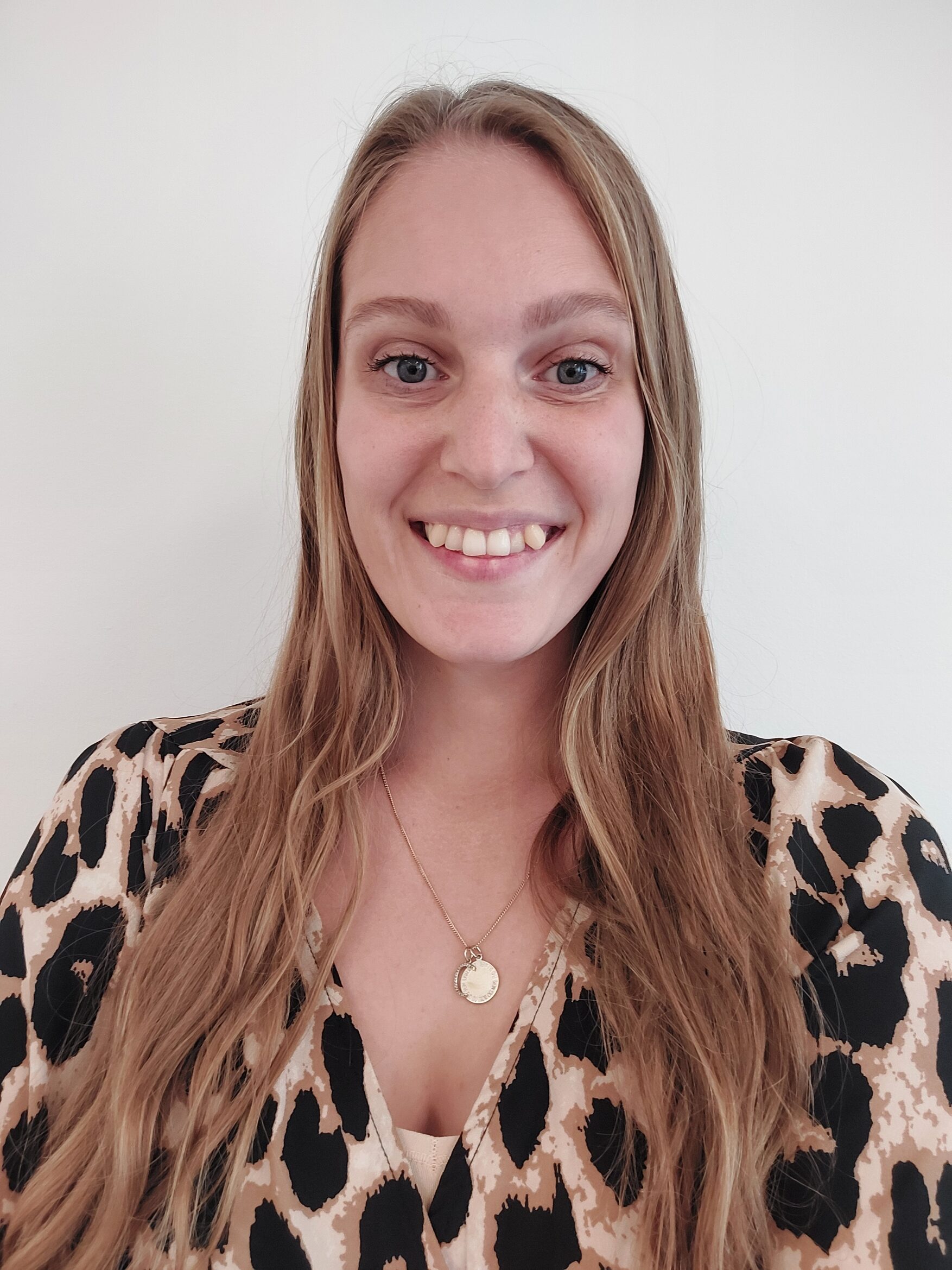 Her ser du mig Cecilie Sofie Rasmussen, der ejer hjemmsiden.